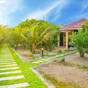 Nikara Beach Villas Arugambay Arugam Bay Exterior photo