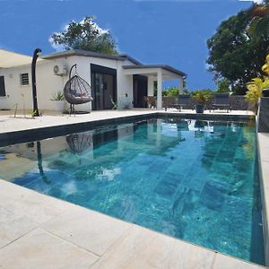 Le Beau Vallon 1- Villa Standing - Jacuzzi Privee - Piscine Chauffee Saint Benoit Exterior photo