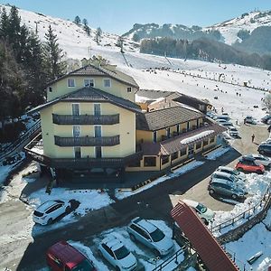 Hotel Dolomiti Brentonico Exterior photo