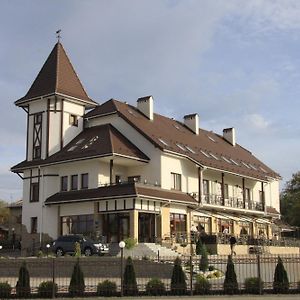 Status Hotel Lviv Exterior photo