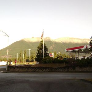 Edgewick Inn North Bend Exterior photo