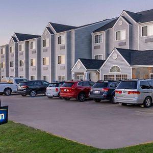 Days Inn & Suites By Wyndham Greeley Exterior photo