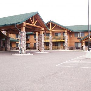 Shell Lake Lodge, A Travelodge By Wyndham Exterior photo