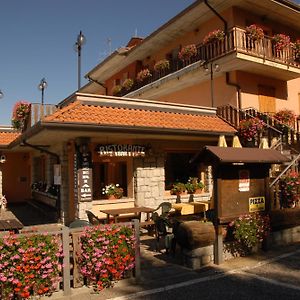 Albergo Legazzuolo Montecampione Artogne Exterior photo