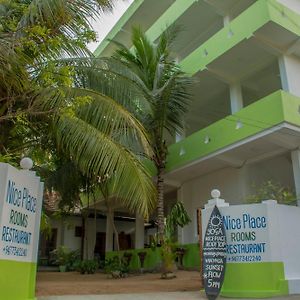 Nice Place Beach Hotel Arugam Bay Exterior photo