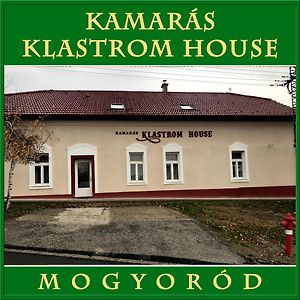 Kamaras Klastrom House Bed & Breakfast Mogyorod Exterior photo