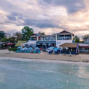 Blue Skies Beach Resort Negril Exterior photo