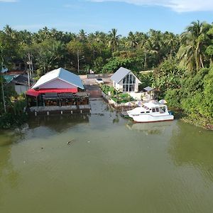 Boat House Marina Restaraunt And Homestay Surat Thani Exterior photo