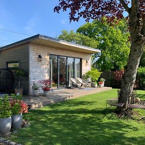 Cedar Cabin Villa Newbury  Exterior photo