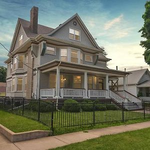 Roomy 3Br & 2Br Apartments Near Universities Bloomington Exterior photo