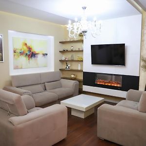 Aimir Luxury Apartment Berat Exterior photo