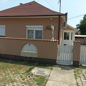 Family Vendeghaz Hotel Hajduszoboszlo Exterior photo