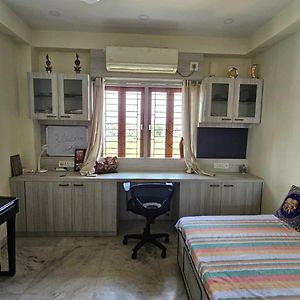 Cozy 1 Bedroom And Bath Kolkata Exterior photo