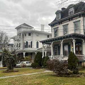 2 Bedroom Victorian Apt, 2800 Sq Ft, 2 Floors With Full Kitchen , 2 Baths And Laundry Poughkeepsie Exterior photo