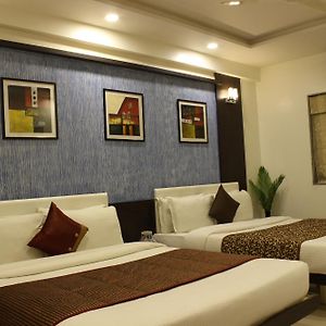 Hotel Jyoti Rajkot Room photo