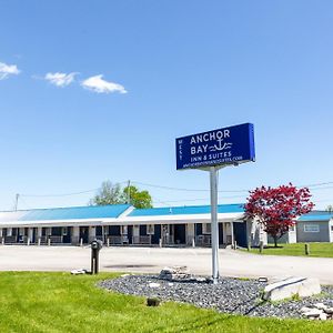 Anchor Bay Inn And Suites Sandusky Exterior photo