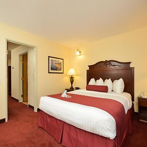 Best Western The Hotel Chequamegon Ashland Room photo