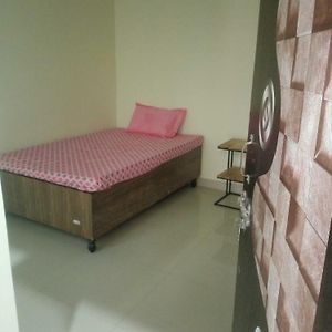 Oyo Bhavya Guest House Moradabad Room photo