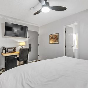 Highliner Hotel Anchorage Room photo