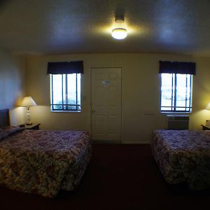 Travelers Motel Cottonwood Room photo