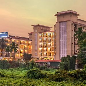 Golden Tulip Candolim, Goa Hotel Exterior photo