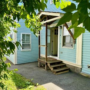 Traveler'S Den In Medford Apartment Exterior photo