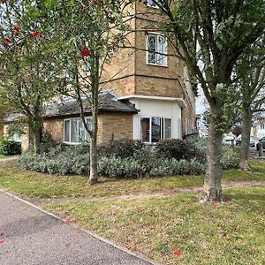 Spacious 2-Bedroom Ground Floor Flat With Free Parking Cambridge  Exterior photo