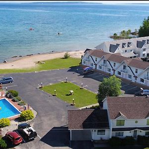 Bridgeview Motel Mackinaw City Exterior photo