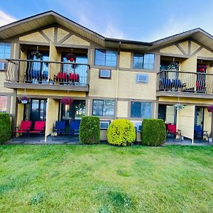 Wessex Inn By The Sea Cowichan Bay Exterior photo