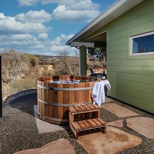 Pitchner Place Hot Tub Fire Pit Oak Creek Cornville Exterior photo