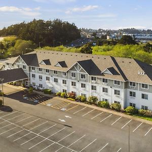 La Quinta By Wyndham Newport Hotel Exterior photo