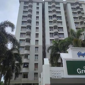 Riverview Nest Apartment Kochi Exterior photo