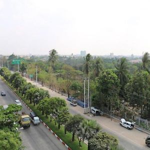 8Day Hotel Yangon Exterior photo