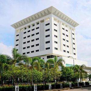 Grand Mahkota Hotel Pontianak Exterior photo