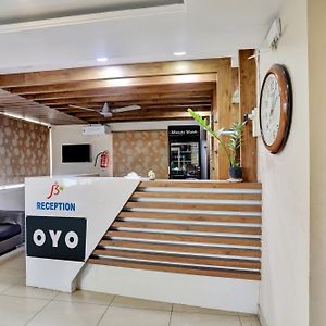 Oyo J3 Royal Guest Rooms Guntur Exterior photo