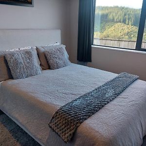 A Comfortable Room In Upper Hutt With Views - Homestay Exterior photo