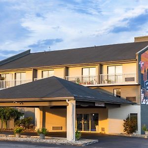 Days Inn By Wyndham Cincinnati East Cherry Grove Exterior photo