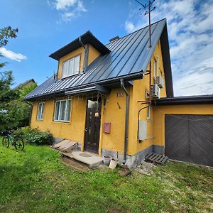 Cozy Halfhouse With Private Garden And Home Cinema Tartu Exterior photo