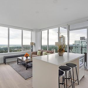 Brand New Apartment With Unbeatable Views Walking Distance To Metrotown Station And Mall Burnaby Exterior photo