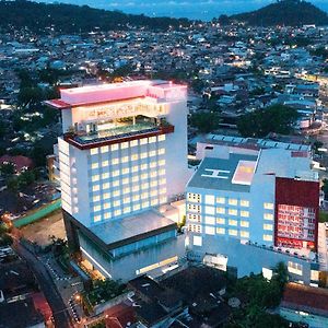 The Zhm Premiere Padang Hotel Exterior photo