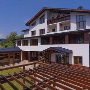 Atava Family House Hotel Yaremche Exterior photo