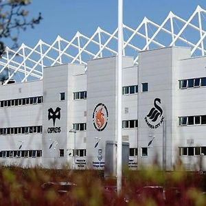 Home Close To Swansea Stadium Exterior photo