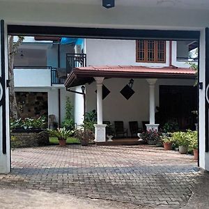 Crinseway Hotel Haliyadda Exterior photo