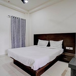 Oyo Hotel Om Sai Lodging Nashik Exterior photo