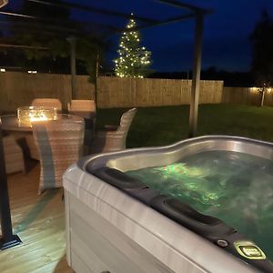 Wisteria Barn Hot Tub Holidays In The Cotswolds Villa Badsey Exterior photo