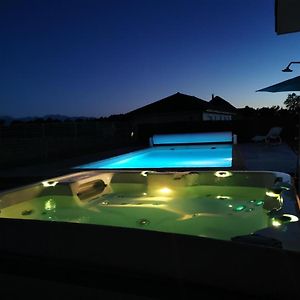 Duplex Villa Grand Spa 62 Jets Massants Face Pyrenees Livron Exterior photo