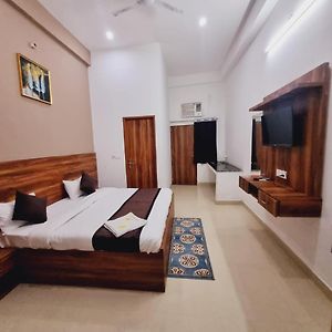 Hotel Rama International Ac Rooms Free Wifi Free Pick Up From Railway Station Ayodhya Exterior photo