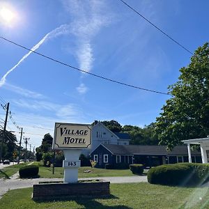 Village Motel Clinton Exterior photo