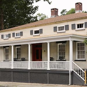 Kingston Carriage House Bed & Breakfast Exterior photo