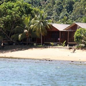 Cavery Beach Hotel Padang  Exterior photo